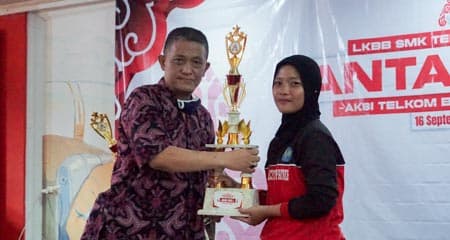 Serah Terima Piala